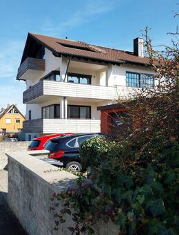 Großzügige 4,5-Zimmer-Maisonette mit 39m² Balkon, Galerie & zwei Bädern in Top-Lage - Lichtenfels (Bayern)
