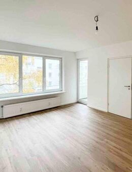 Erstbezug nach Sanierung: Helle Wohnung mit Loggia & Stellplatz in ruhiger Lage Hamburgs - Hamburg