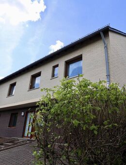 Großzügiges Zweifamilienwohnhaus mit Doppelgarage und Garten - Morbach