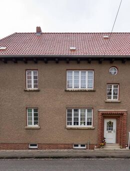 Listenpreis 395.000,00 € - Geräumiges Stadthaus in Malchin - 2 große Wohnungen, gepflegtes Grundstück mit Sitzecke und Garage - Malchin