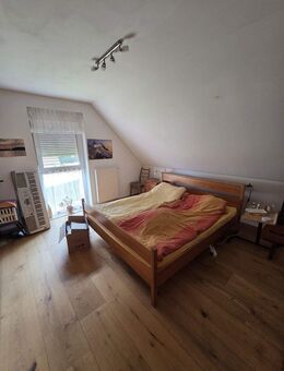 Gepflegte Doppelhaushälfte mit Nebengebäude - Brietlingen