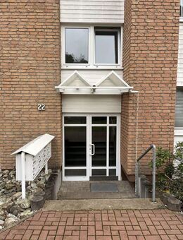 Helle Dachgeschosswohnung mit Tiefgaragenstellplatz - Feucht