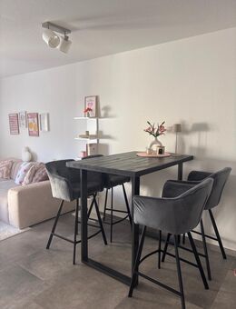 Neuwertiger Bar Tisch mit 4 Barhockern - Leonberg (Baden-Württemberg)