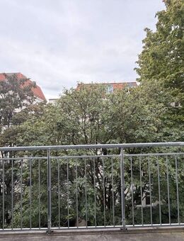 Hochwertig sanierte Altbauwohnung mit EBK & Westbalkon ins Grüne - fußläufig zu Spree und Tiergarten - Berlin