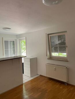 Besichtigung am Sonntag den 10.08. von 16:00-18:00. 1,5 Zimmerwohnung Nähe BMW und Knorr - München