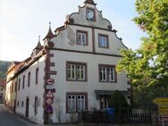 Historisches Gebäude mit drei Wohneinheiten - Gräfendorf