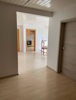 Möbliertes WG Zimmer mit Küche und Internet. Zahlung auch über Jobcenter möglich! - Mamming