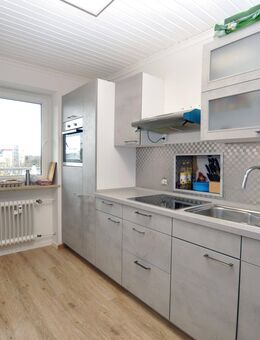 3-Zimmer-Wohnung, U-Bahn, 5. OG, Küche, Süd-Balkon - München