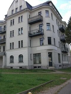 Tolle zentrale Lage ! Schicke 2-Raum-Wg. mit modernem Laminat