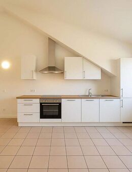 80 m² Loft-Wohnung mit Carport & Gartenanteil - Ruhige Lage mit exellenter Anbindung - Steinburg