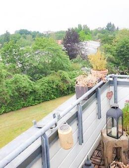 Helle und sonnige Dachgeschosswohnung mit freiem Blick ins Grüne - Berlin