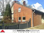 Zweifamilienhaus mit zwei Garagen und großem Grundstück - Lünen