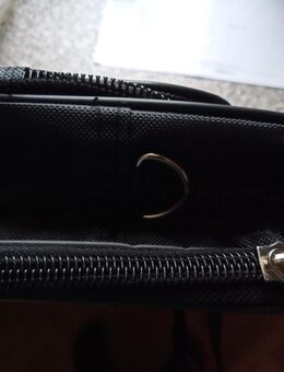 Handtasche mit vielen außen Taschen - Bad Endbach