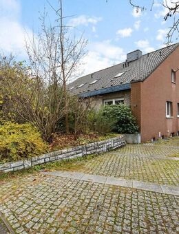 Großartiges Wohnen in Volksdorf:Traumhafte Wohnung im Mehrfamilienhaus mit großem Garten - Hamburg