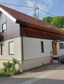 Großzügige 3,5-Zimmer-Wohnung in dörflichem Umfeld - Häg-Ehrsberg