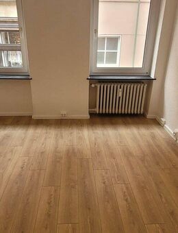 Frisch sanierte 6-Zimmer Wohnung in zentraler Lage in Helmstedt - Helmstedt