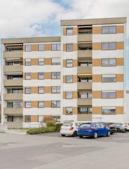 Moderne 3 Zimmer Wohnung mit neuer Küche und großen Balkon in ruhiger Höhenlage - Altenstadt (Waldnaab)