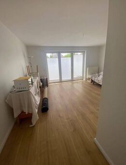 2-Zimmer-Erdgeschosswohnung mit Einbauküche, Terrasse und einem Parkplatz vor dem Haus - Schacht-Audorf