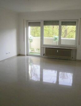 Sonnige Zwei-Zimmerwohnung mit Loggia - Blick ins Grüne - Einbauküche - Frei 02/2026 - Nürnberg