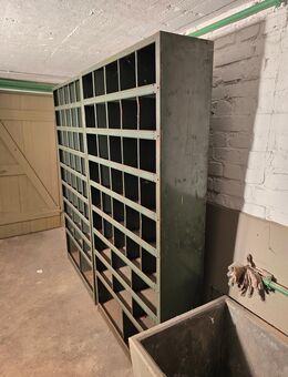 2x RUWE Werkstattregale aus VW Stammhaus / Werkstatt 1950er Jahre im Originalzustand. Stahlblech, Resedagrün, Industriedesign. - Herne