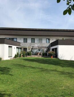 PREISREDUKTION ! Traumhaftes und großzügiges Anwesen in Thannhausen, Bayern - inkl. 4 Garagen und Indorpool - Thannhausen