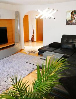 Moderne 3-Zimmer-Wohnung im Erdgeschoß mit Terrasse, Gartenanteil und Carport - Eislingen (Fils)
