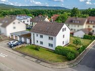 Solides Mehrfamilienhaus mit 3 Einheiten, großem Grundstück & Garagen in ruhiger attraktiver Lage - Leinburg