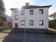 Kleine Stadtvilla mit 2 Wohneinheiten, schönem Grundstück und Garage in Wolmirstedt - Wolmirstedt
