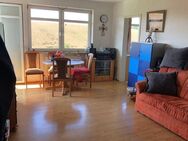 Ruhige Lage in Stöppach: Kleine 2-Zimmer-Wohnung mit Balkon, neuwertiger Einbauküche und Garage - Untersiemau