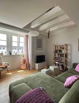 Sanierter Altbau - Schicke Galerie-Wohnung mit 2,5-Zimmern, Einbauküche und Tiefgarage - Villingen-Schwenningen