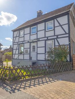 Menden Rtg. Bösperde – Modernes, kernsaniertes Fachwerkhaus mit 2 Wohnungen - Menden (Sauerland)