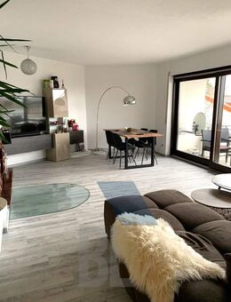 "Wohnkomfort trifft auf ideale Lage: 3-Zimmer-Wohnung im 1. OG mit sonnigem Balkon und Garage" - Pforzheim