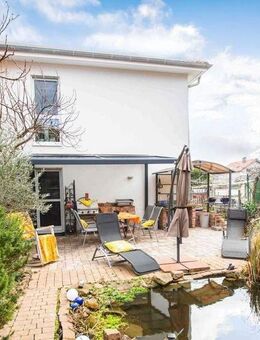 Nachhaltiges Einfamilienhaus mit Gartenidylle & Doppelgarage - Effizienzhaus KfW55 in Muggensturm - Muggensturm