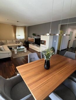 Lichtdurchflutete 4,5 Zimmer-Wohnung mit Balkon in Schwenningen - Villingen-Schwenningen