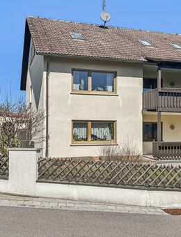 Gepflegtes Doppelhaus mit 3 abgeschlossenen Wohnungen in ruhiger Wohnlage in Büchenbach - Büchenbach