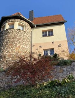 Charme trifft Charakter: Aufwendig saniertes Einfamilienhaus mit Türmchen und Gartenidylle - Meißen