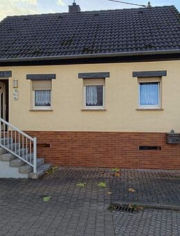 Freistehendes Einfamilienhaus mit Terrasse, in verkehrsberuhigter Zone, in Illingen - Hüttigweiler zu verkaufen - Illingen (Saarland)