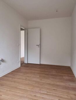 Hochwertig sanierte 2-Raum-WE im EG / Erstbezug! - Schleiz