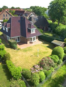 Stilvolles Walmdachhaus in ruhiger Feldrandlage - Bad Bramstedt