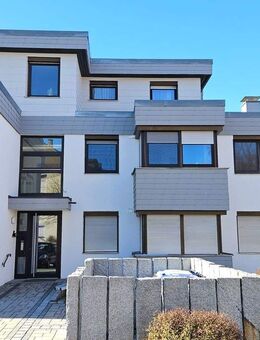 Traunstein ruhig und zentral - Gemütliche 3-Zimmer-Wohnung mit Balkon am Guntramshügel - Traunstein