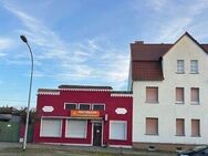 Mehrfamilienhaus 2 WE sanierungsbedürftig mit angrenzenden Verkaufsladen ca. 120 m² auf großem Grundstück direkt in Zerbst - Zerbst (Anhalt)