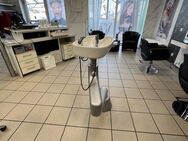 Strake Preis Reduzierung-Traditionelles Friseursalon inkl.In in einem Wohn- und Geschäftshaus aus dem Jahr 1994 in Mastbruch an der Hatzfelderstraße: - Paderborn