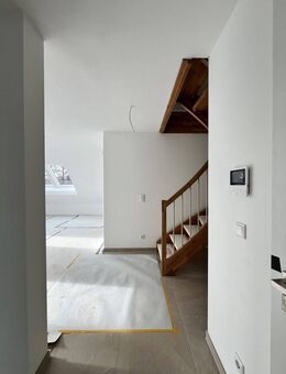 NEUBAU-DG-Wohnung mit ausgebautem Speichergeschoss, Terrasse und Balkon - München