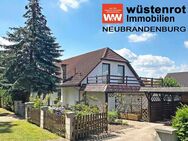 FÜR EINE ODER ZWEI FAMILIEN MIT EINBAUKÜCHEN + KAMINOFEN + DACHTERRASSE+ GARAGE + DOPPELCARPORT - Güstrow
