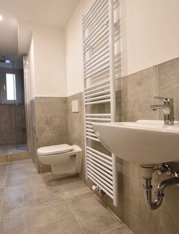 Erstbezug! Sanierte 3-Zi-Whg mit modernem Bad ab sofort - Düsseldorf