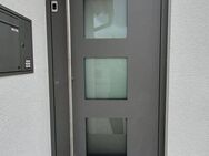 SANIERTE 3-ZI.-WOHNUNG IN 2-FAMILIENHAUS INKL. EINBAUKÜCHE UND WOHNZIMMERMÖBEL ZU VERMIETEN - Mutlangen