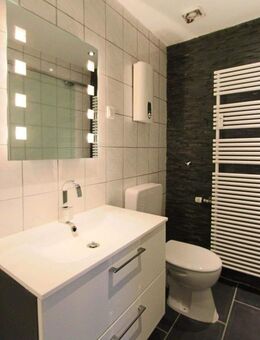 ** ETW KOMPLETT RENOVIERT MIT KÜCHENZEILE IN ZENTRALER LAGE** - Ratingen