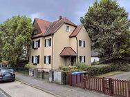 Rückzugsarchitektur in Parknähe - diskrete Dreiparteienvilla mit Entwicklungsspielraum - Nürnberg