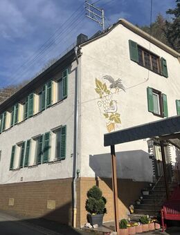 Großzügiges Ein- bis Zweifamilienhaus mit Garage, Carport und Terrasse zu verkaufen - Lorch (Hessen)