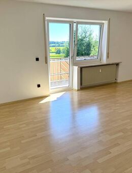 Helle 3,5-Zimmer-Dachgeschosswohnung mit schönem Balkon - Vierkirchen (Bayern)
